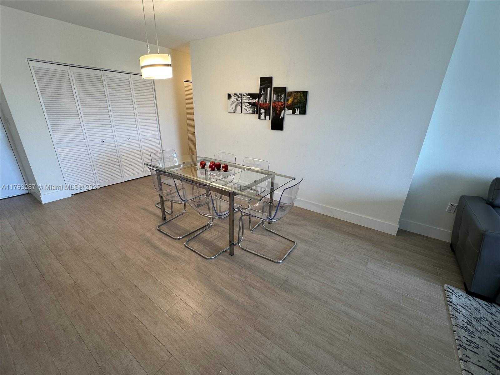 Small Image of 500 BAYVIEW DR #1725, Sunny Isles Beach Number 9