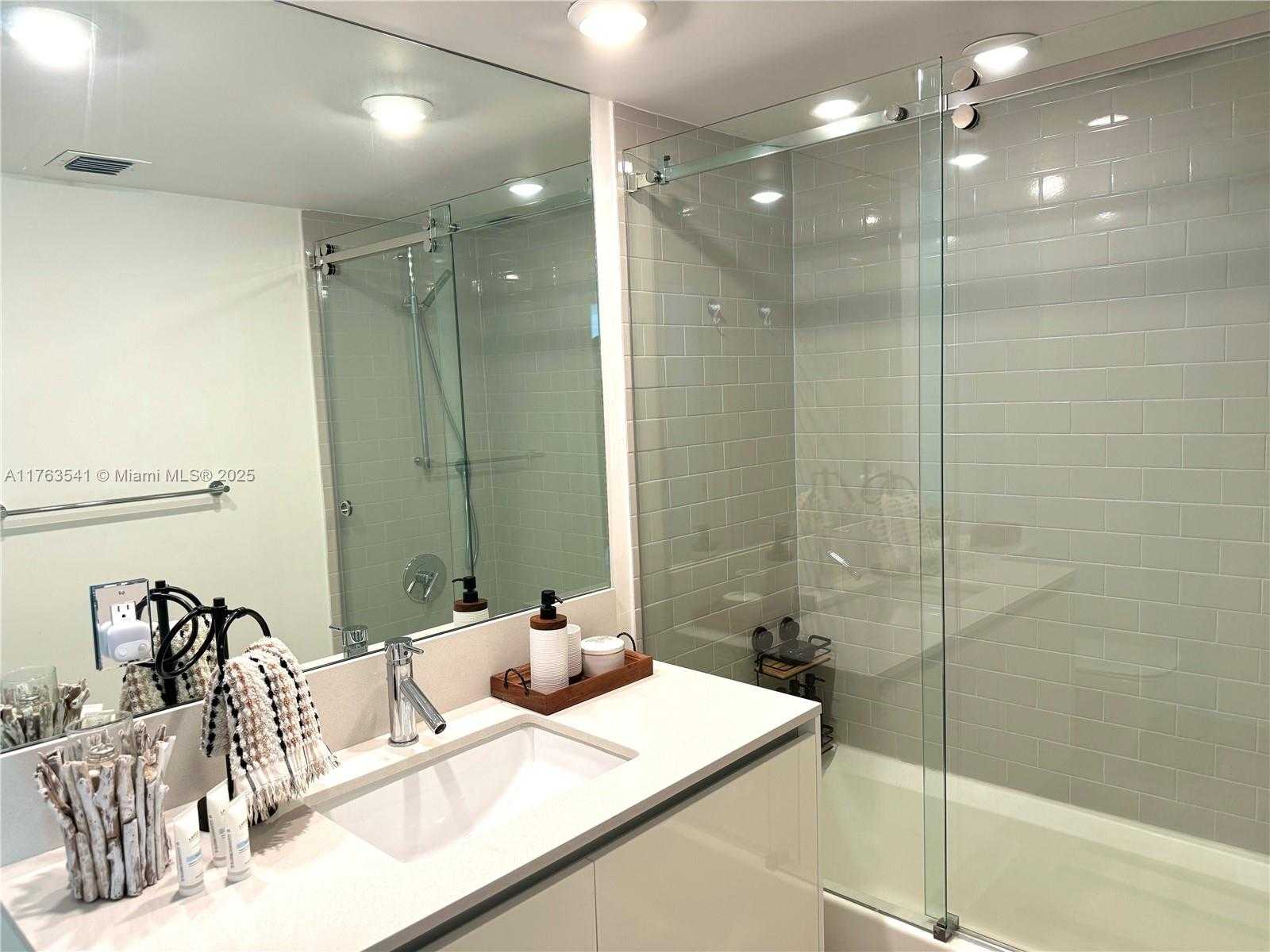 Small Image of 1025 92ND ST #306, Bay Harbor Islands Number 28