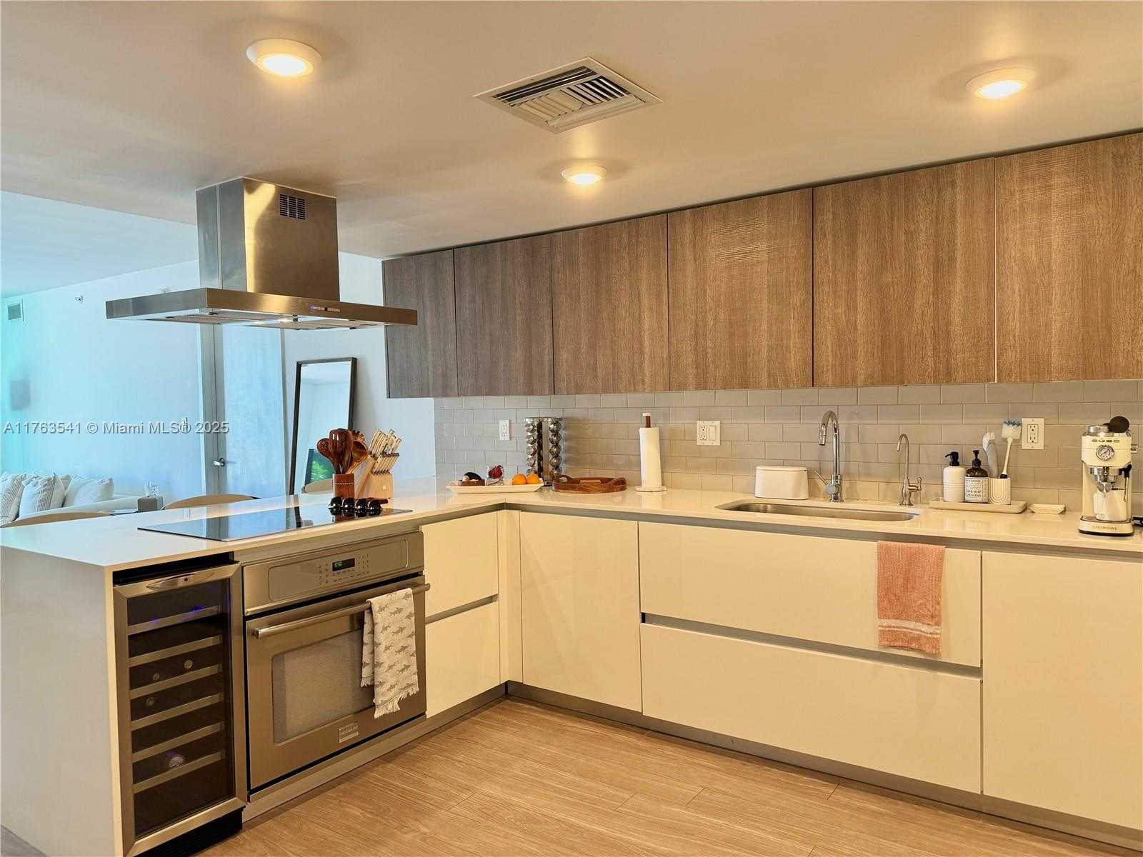 Small Image of 1025 92ND ST #306, Bay Harbor Islands Number 4