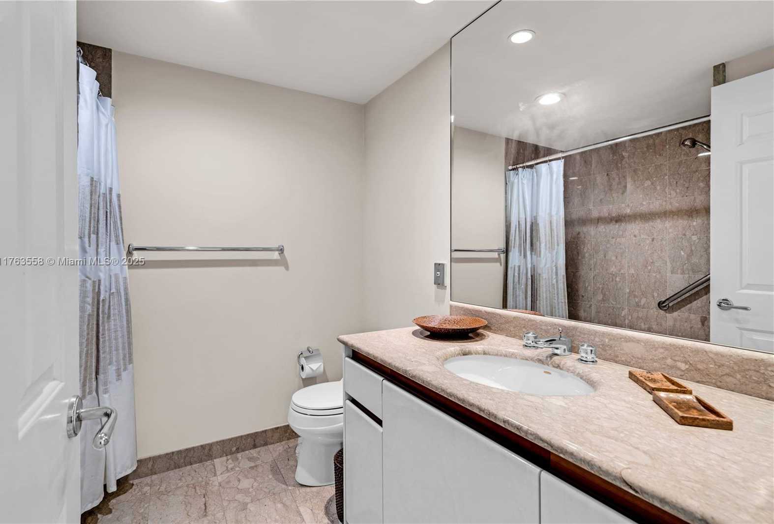Small Image of 1643 BRICKELL AVE #1503, Miami Number 23