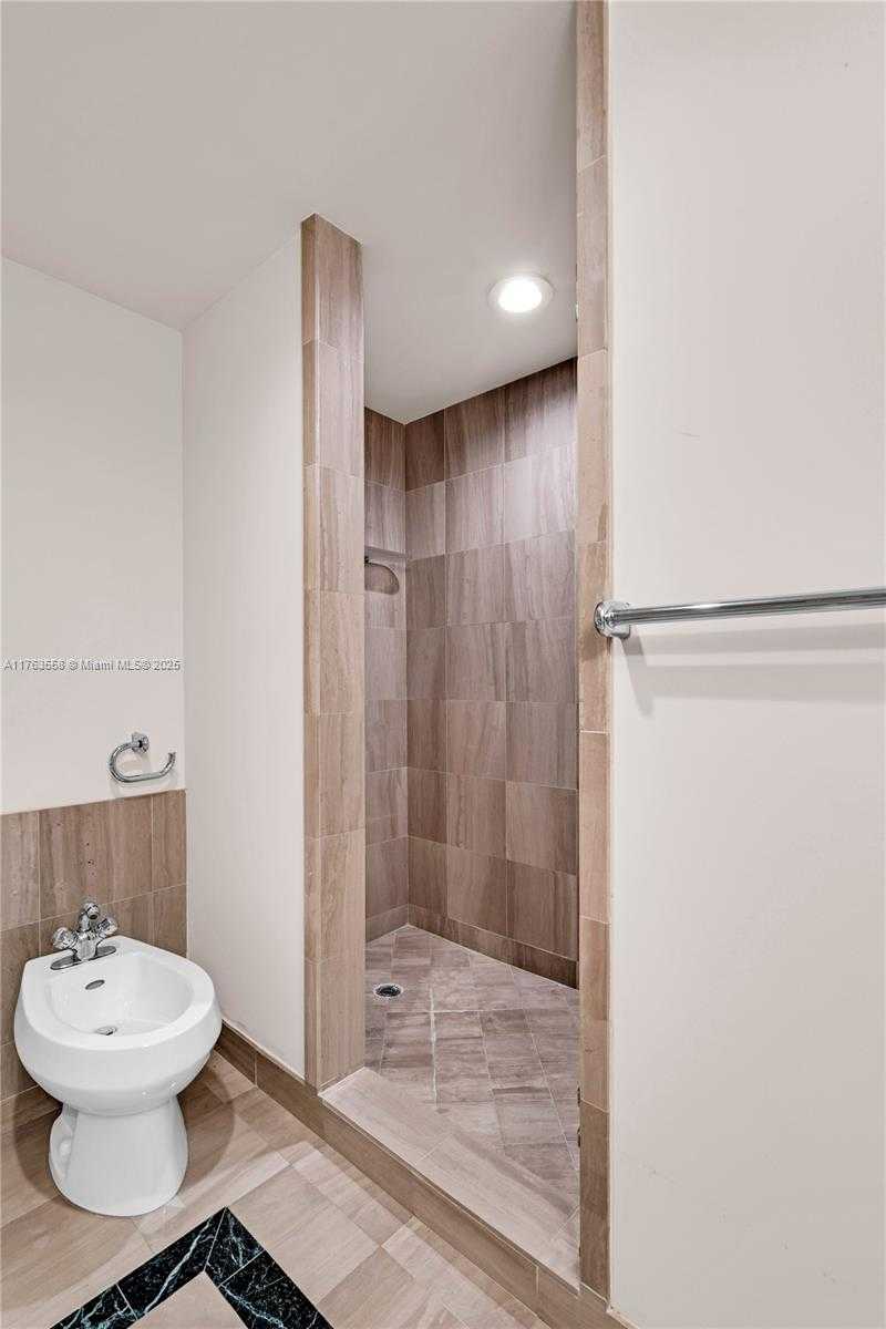 Small Image of 1643 BRICKELL AVE #1503, Miami Number 33
