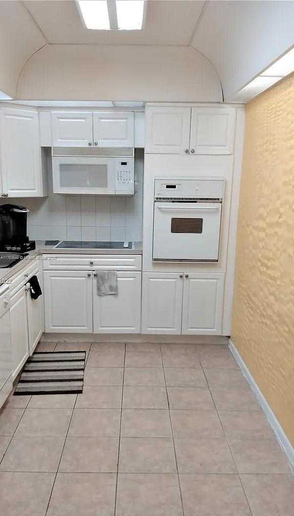 Small Image of 19380 COLLINS AVE #211, Sunny Isles Beach Number 4