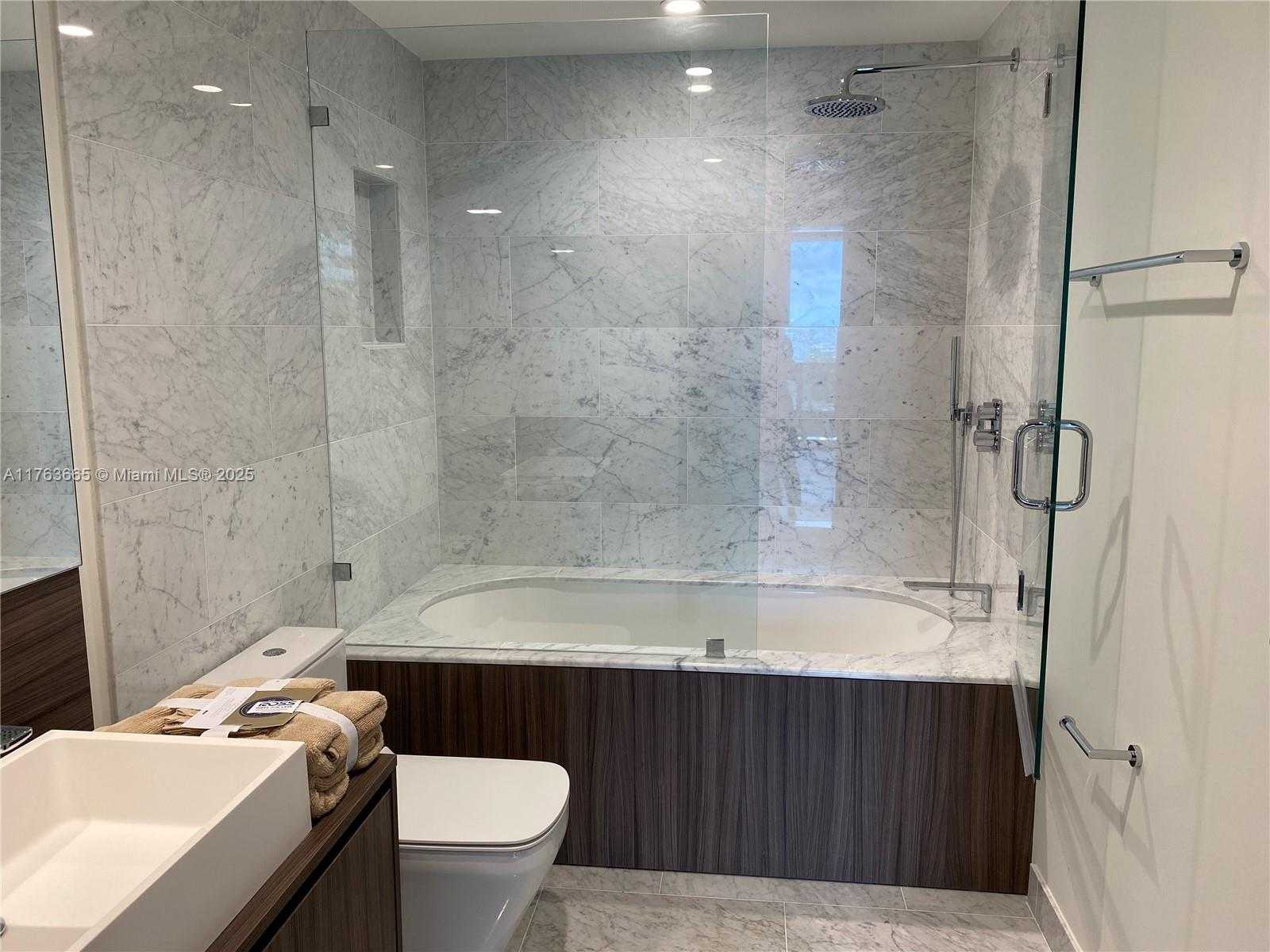Small Image of 1000 BRICKELL PLZ #2604, Miami Number 3