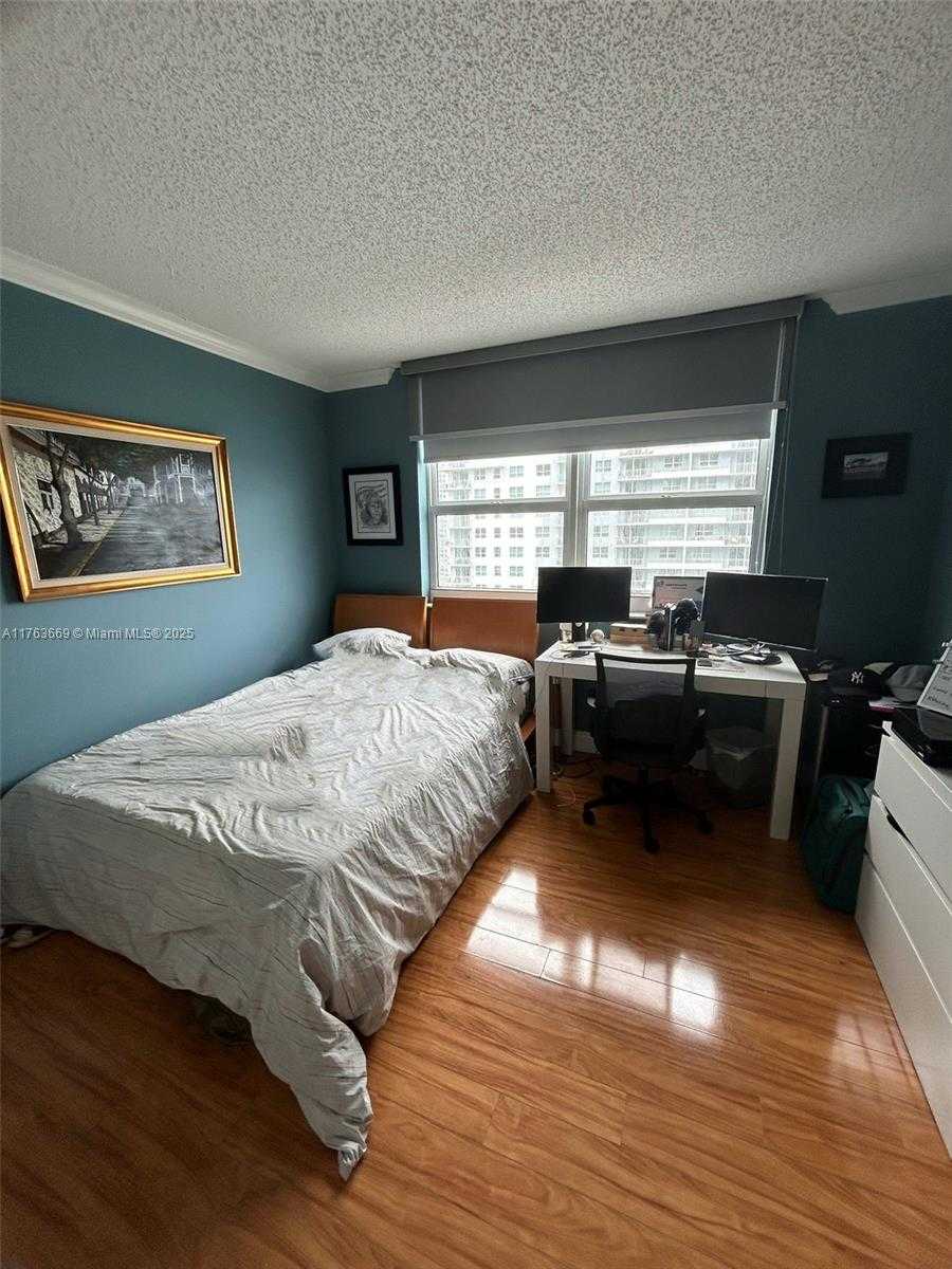 Small Image of 1155 #2504, Miami Number 17