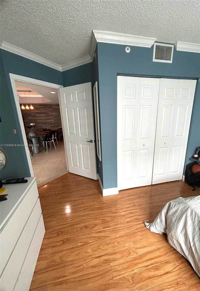 Small Image of 1155 #2504, Miami Number 18