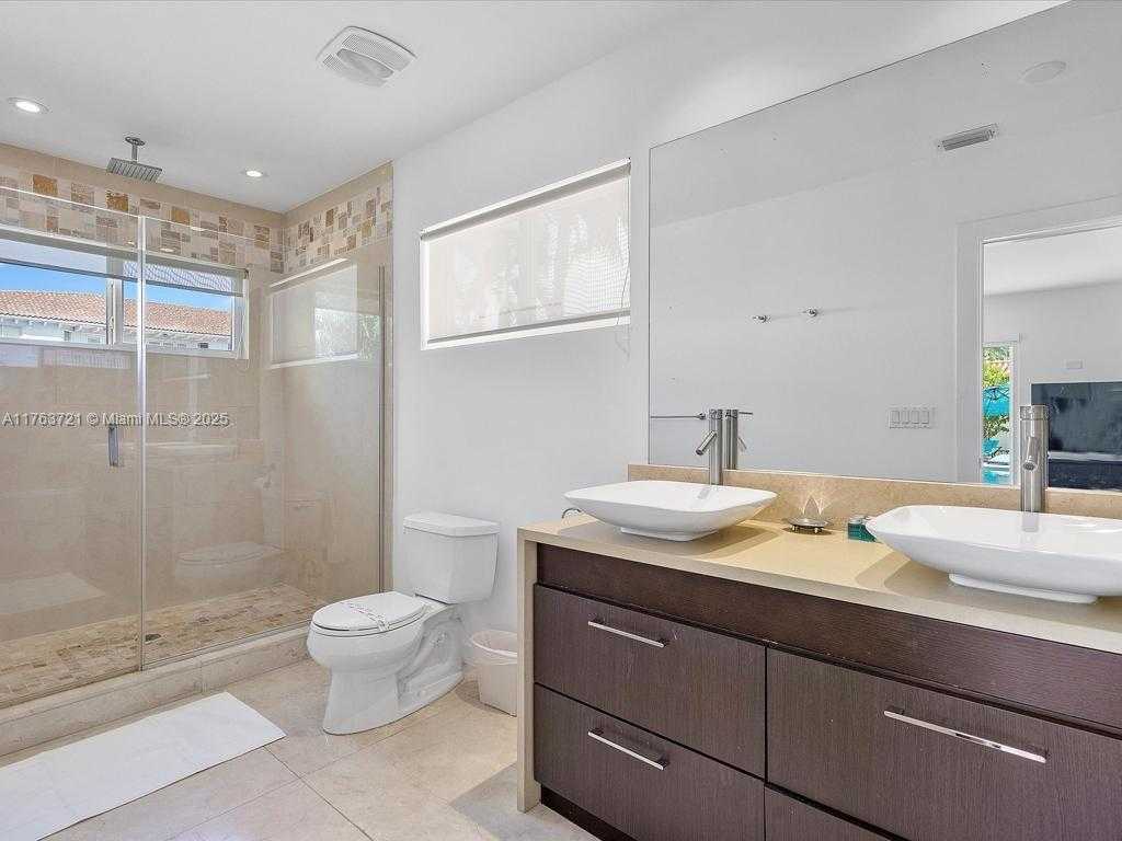 Small Image of 16473 NORTH EAST 31ST AVE, North Miami Beach Number 14