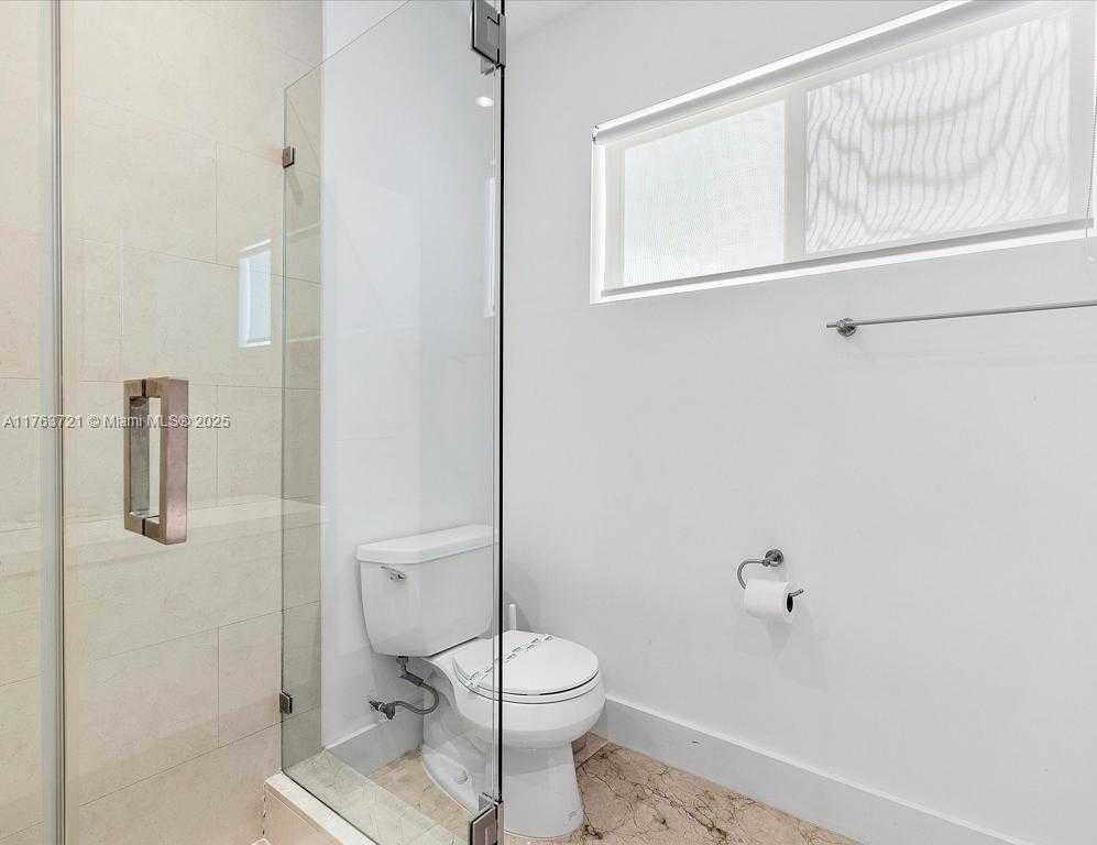 Small Image of 16473 NORTH EAST 31ST AVE, North Miami Beach Number 17