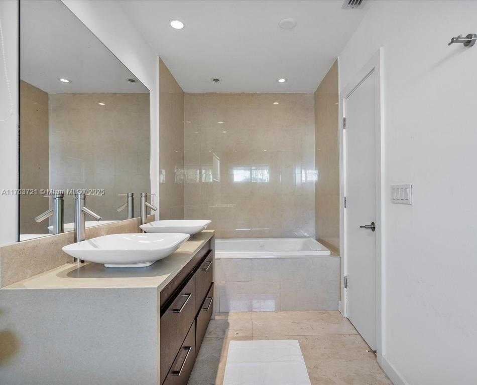 Small Image of 16473 NORTH EAST 31ST AVE, North Miami Beach Number 18