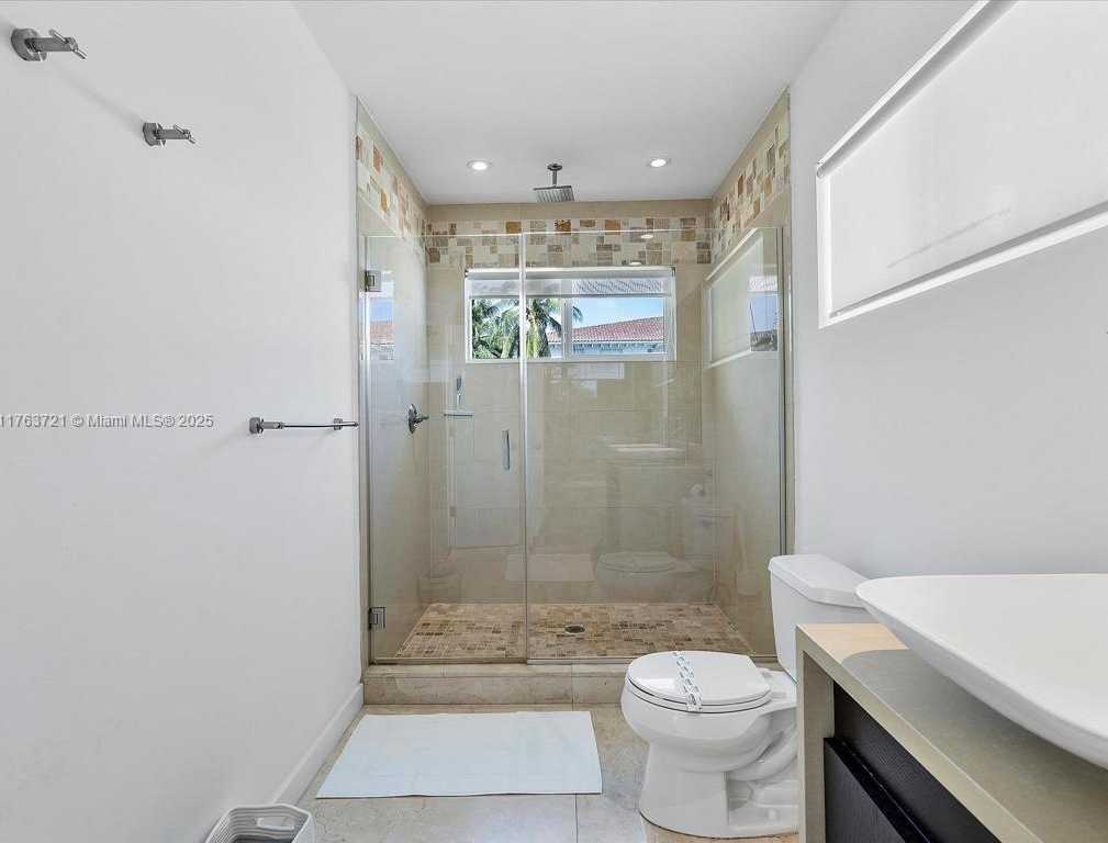 Small Image of 16473 NORTH EAST 31ST AVE, North Miami Beach Number 20