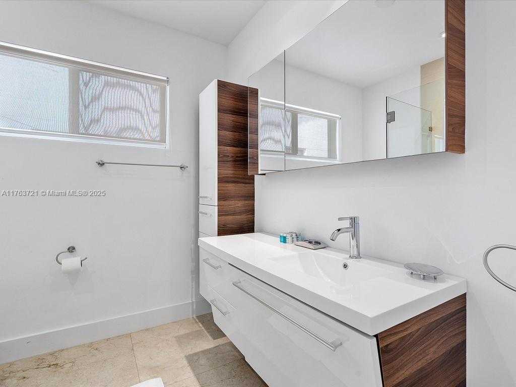 Small Image of 16473 NORTH EAST 31ST AVE, North Miami Beach Number 9