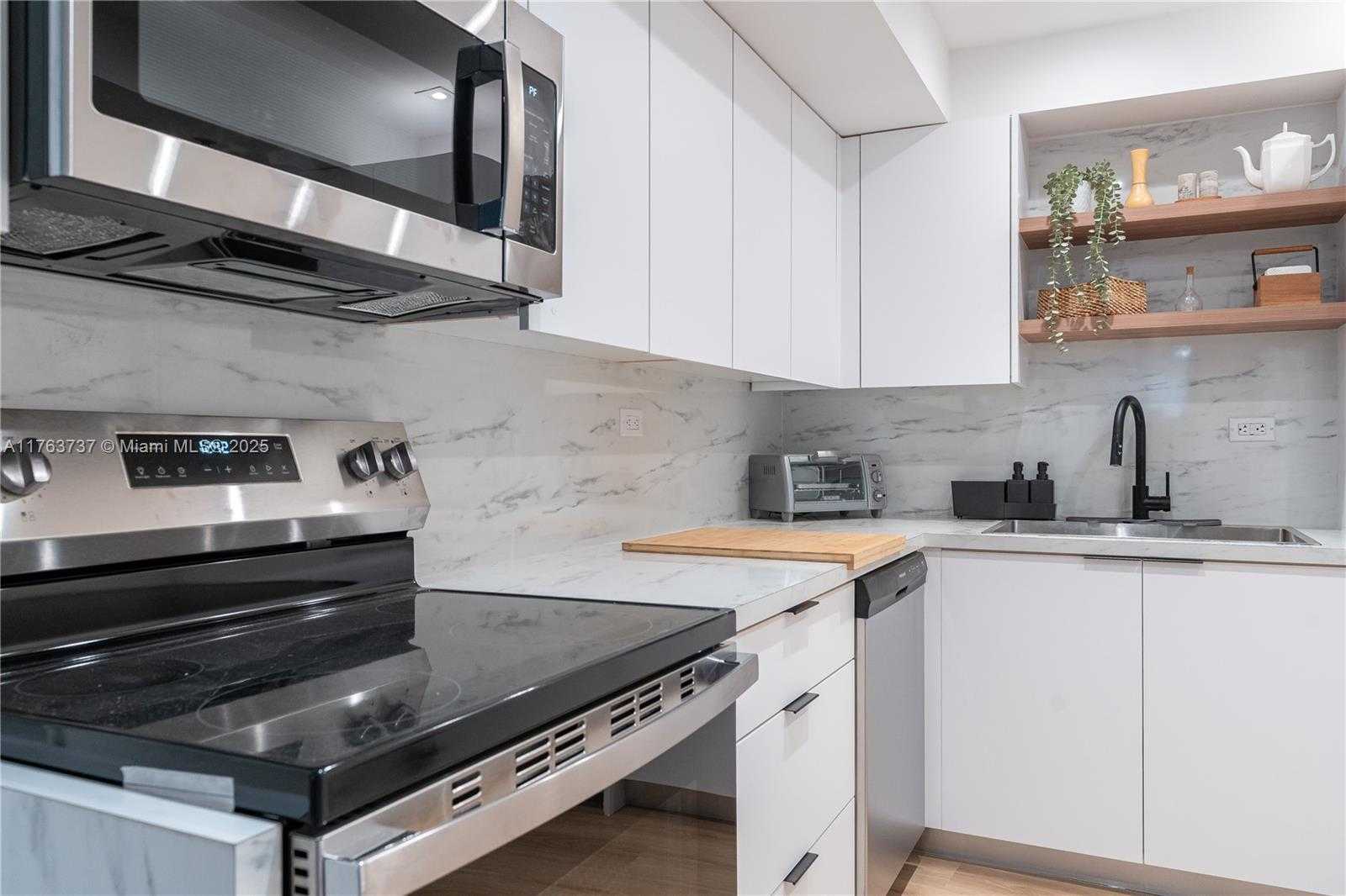 Small Image of 6039 COLLINS AVE #429, Miami Beach Number 10