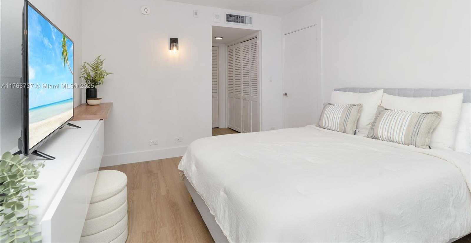 Small Image of 6039 COLLINS AVE #429, Miami Beach Number 13