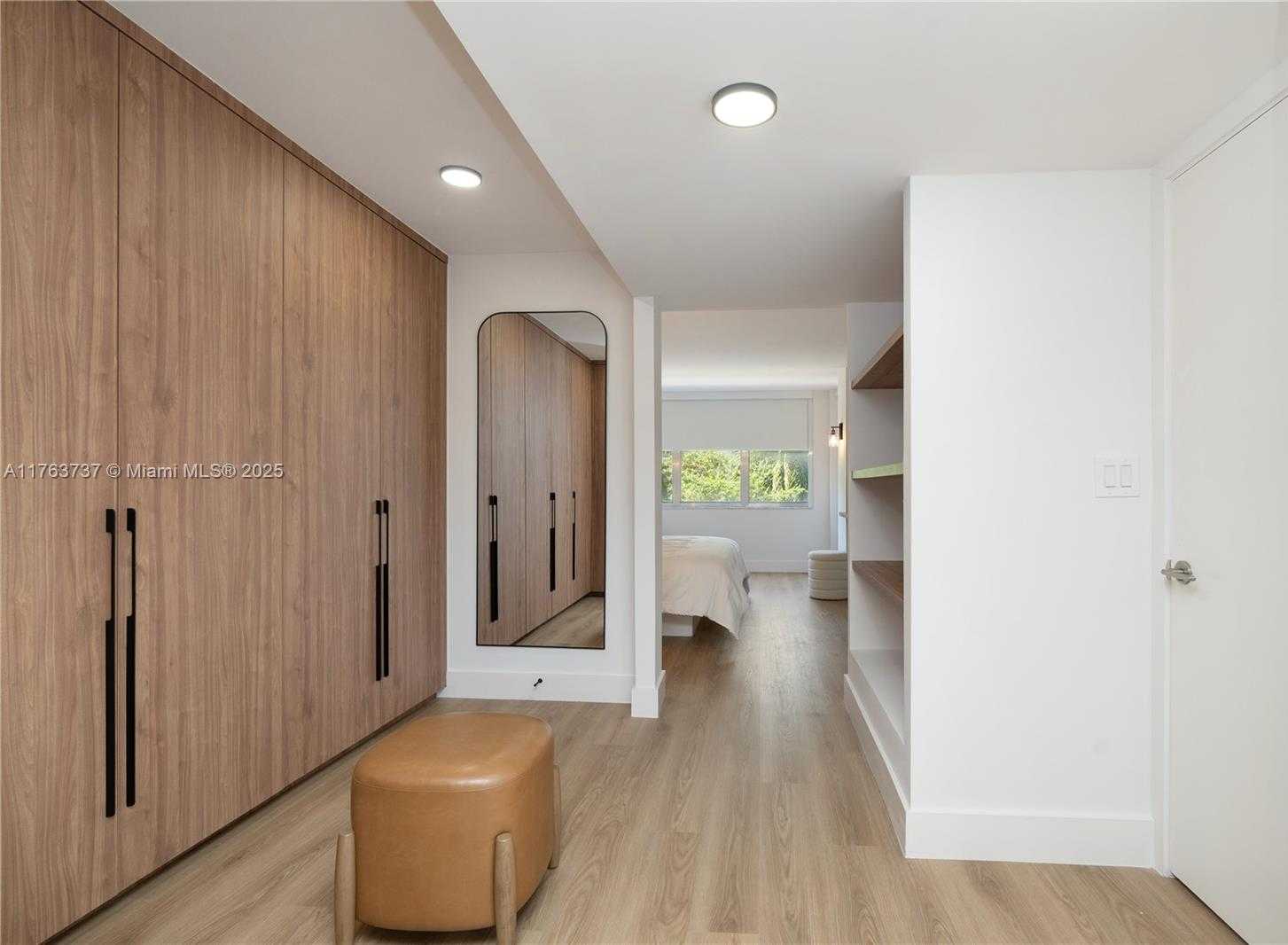 Small Image of 6039 COLLINS AVE #429, Miami Beach Number 17