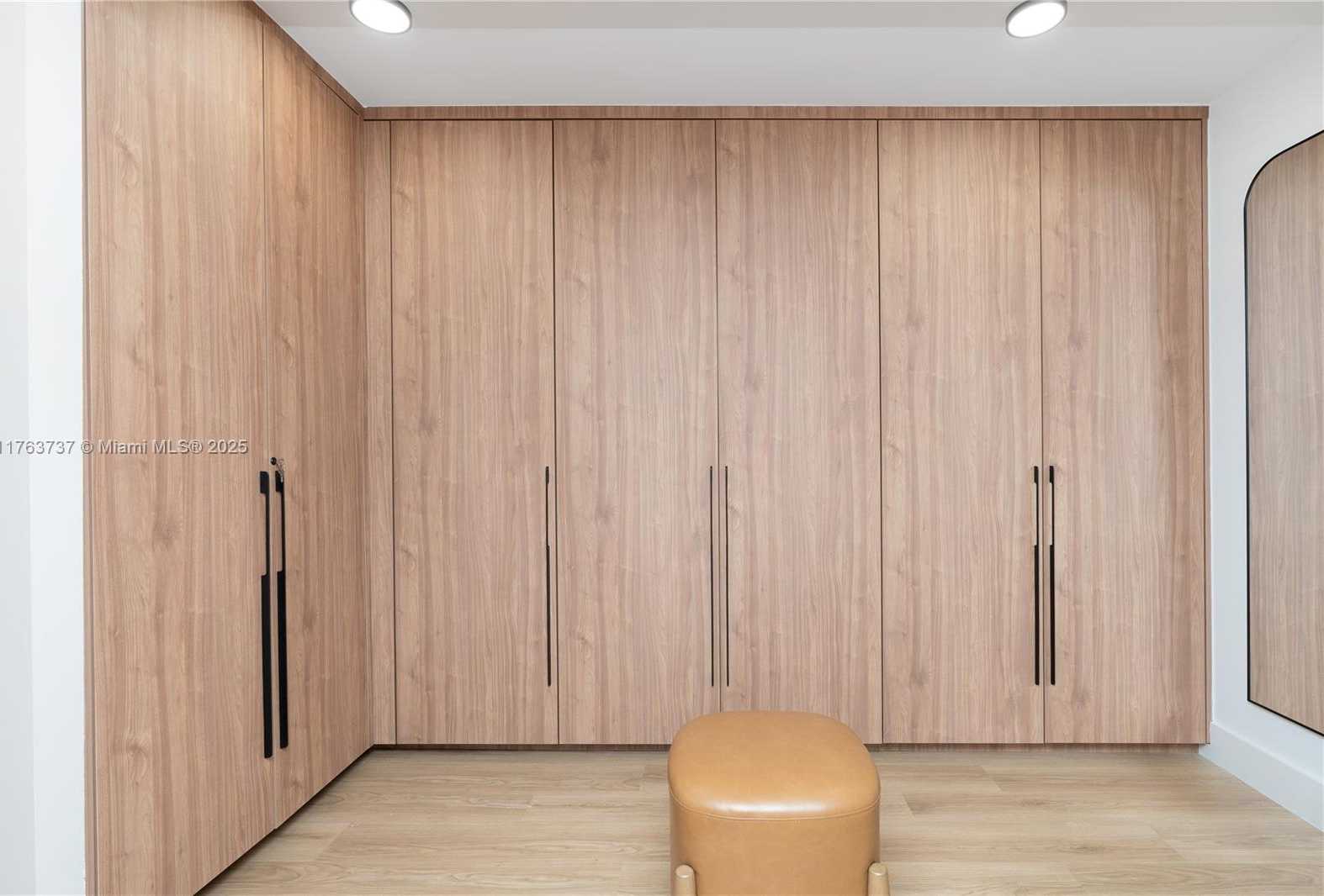 Small Image of 6039 COLLINS AVE #429, Miami Beach Number 18