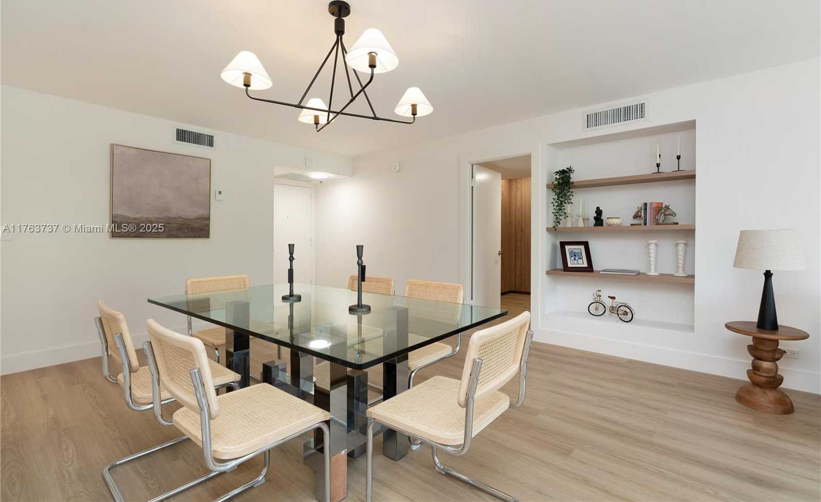 Small Image of 6039 COLLINS AVE #429, Miami Beach Number 4