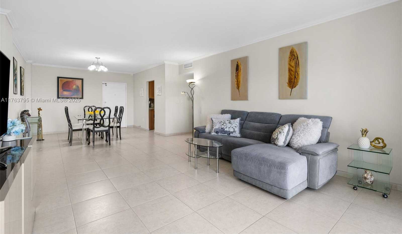 Small Image of 300 BAYVIEW DR #1910, Sunny Isles Beach Number 11