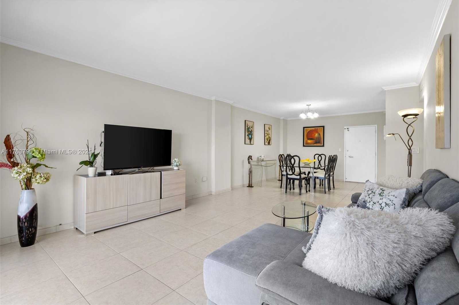 Small Image of 300 BAYVIEW DR #1910, Sunny Isles Beach Number 12