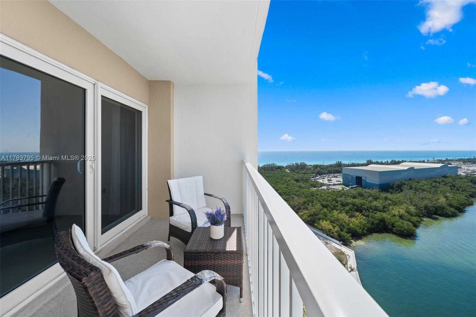 Small Image of 300 BAYVIEW DR #1910, Sunny Isles Beach Number 13