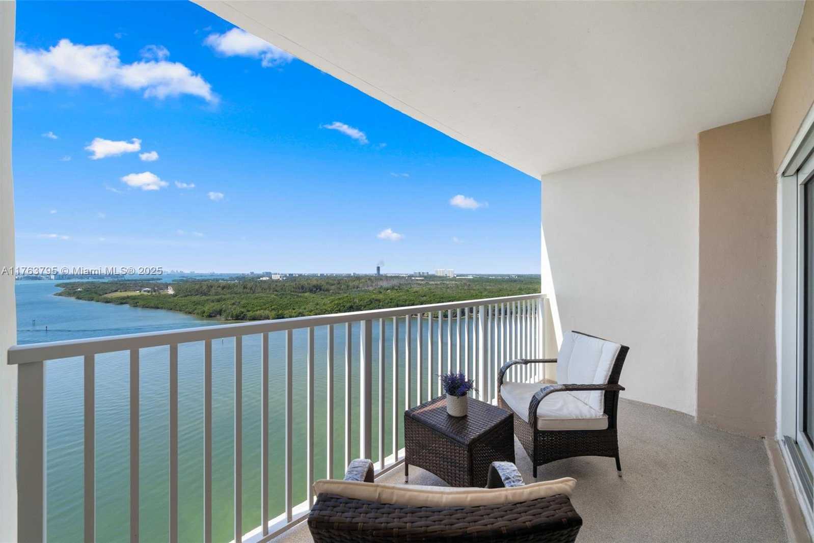 Small Image of 300 BAYVIEW DR #1910, Sunny Isles Beach Number 14