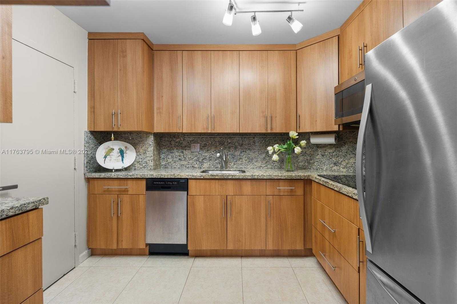 Small Image of 300 BAYVIEW DR #1910, Sunny Isles Beach Number 16