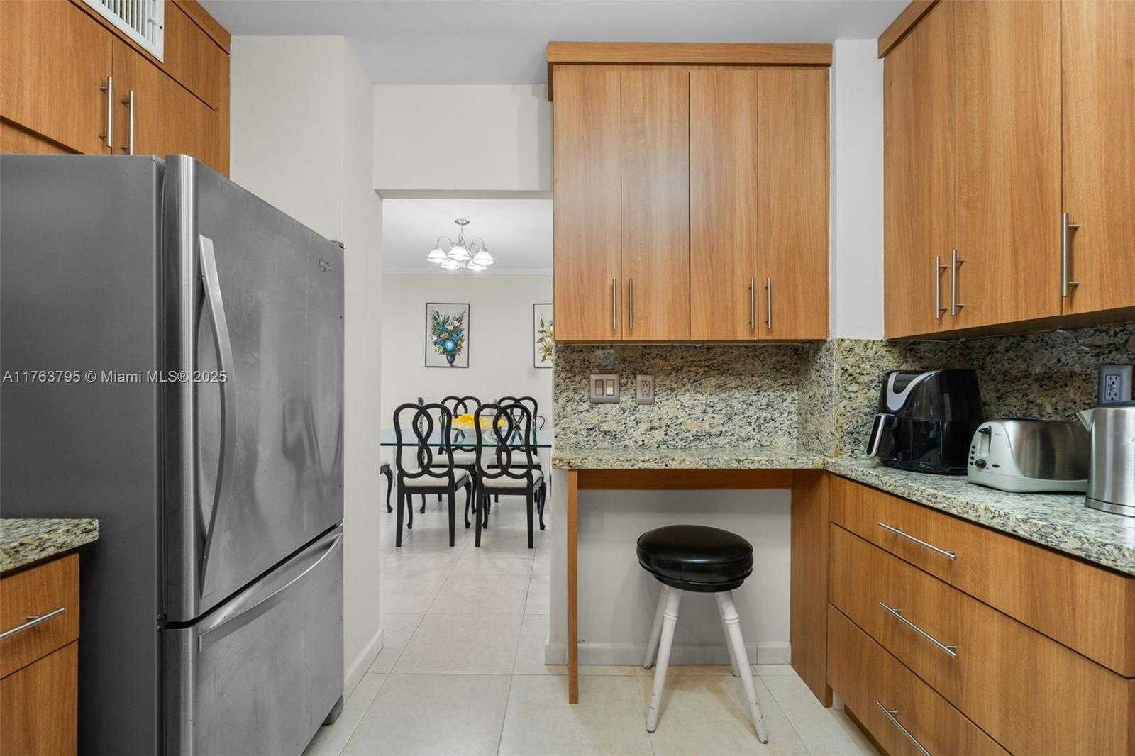 Small Image of 300 BAYVIEW DR #1910, Sunny Isles Beach Number 19