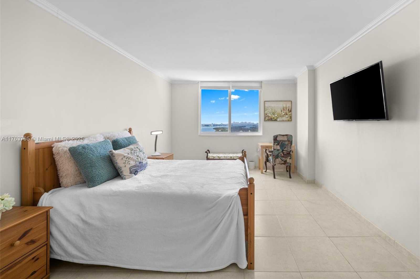 Small Image of 300 BAYVIEW DR #1910, Sunny Isles Beach Number 22