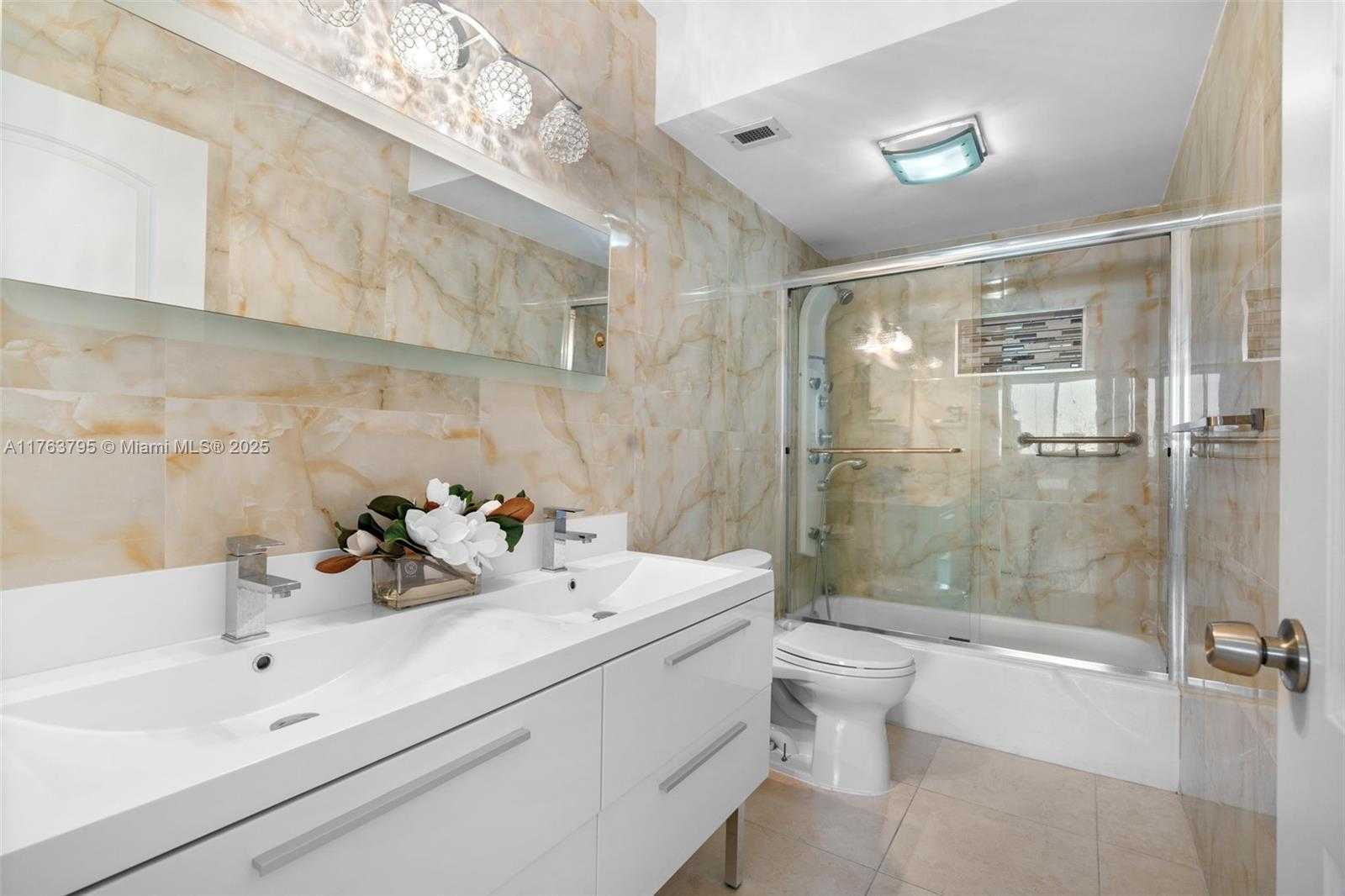 Small Image of 300 BAYVIEW DR #1910, Sunny Isles Beach Number 25