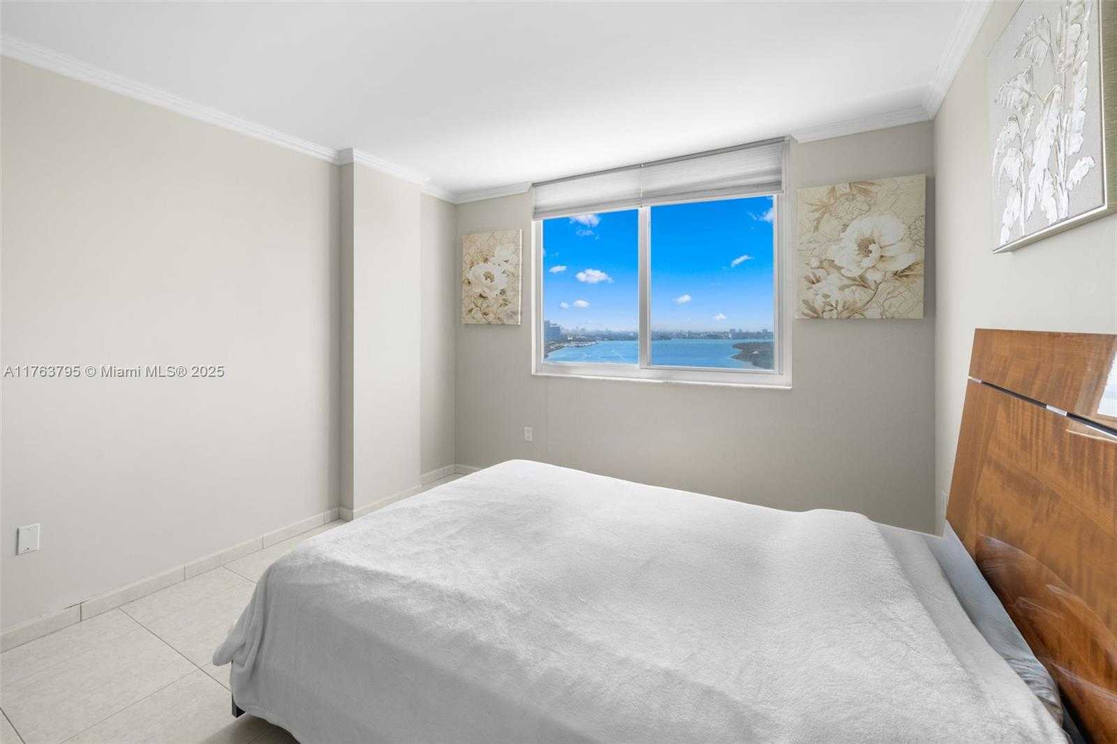 Small Image of 300 BAYVIEW DR #1910, Sunny Isles Beach Number 27