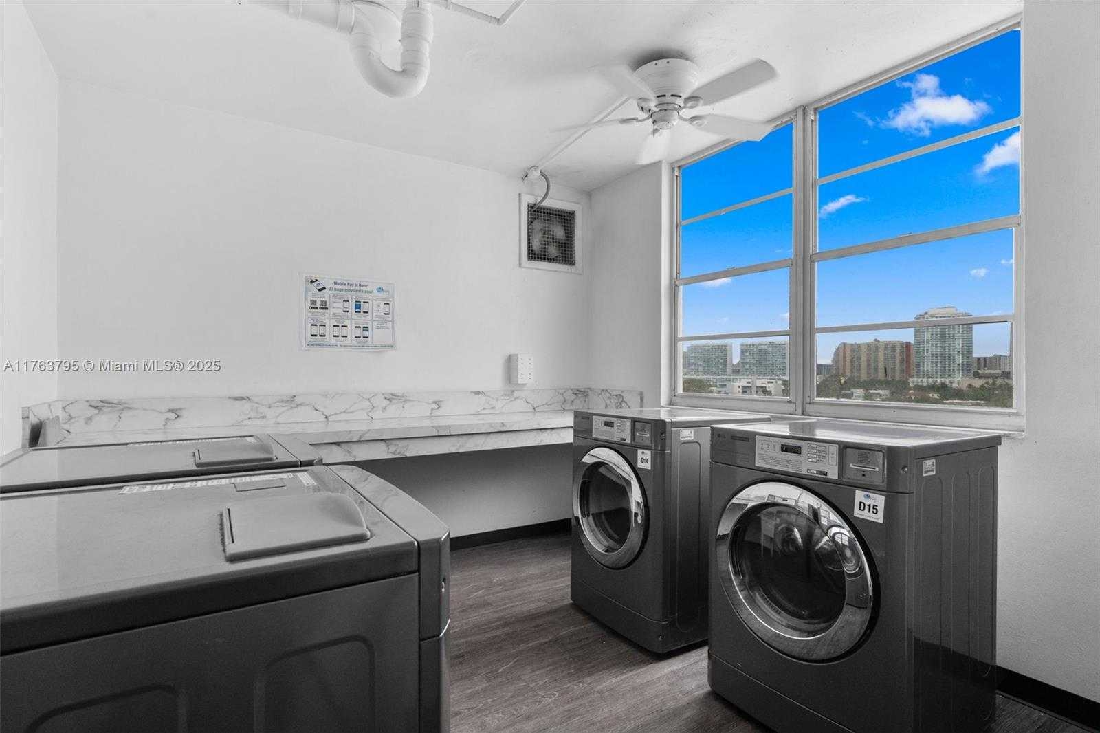 Small Image of 300 BAYVIEW DR #1910, Sunny Isles Beach Number 28