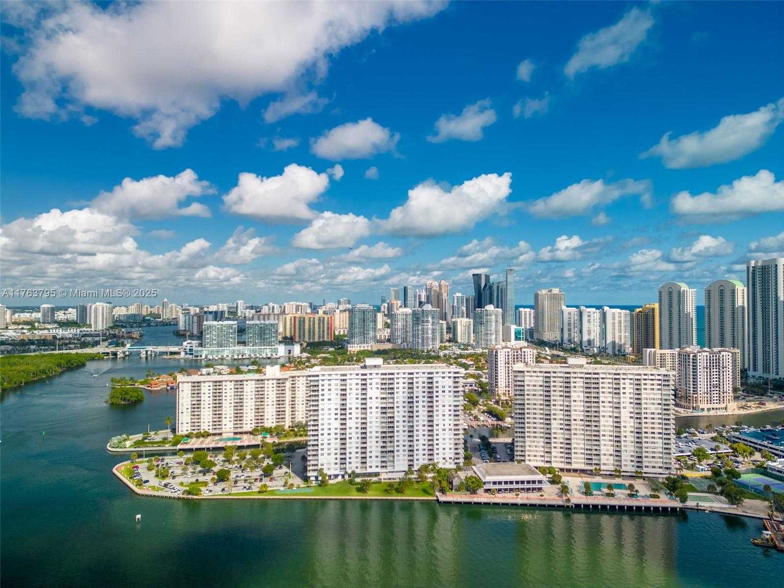 Small Image of 300 BAYVIEW DR #1910, Sunny Isles Beach Number 3