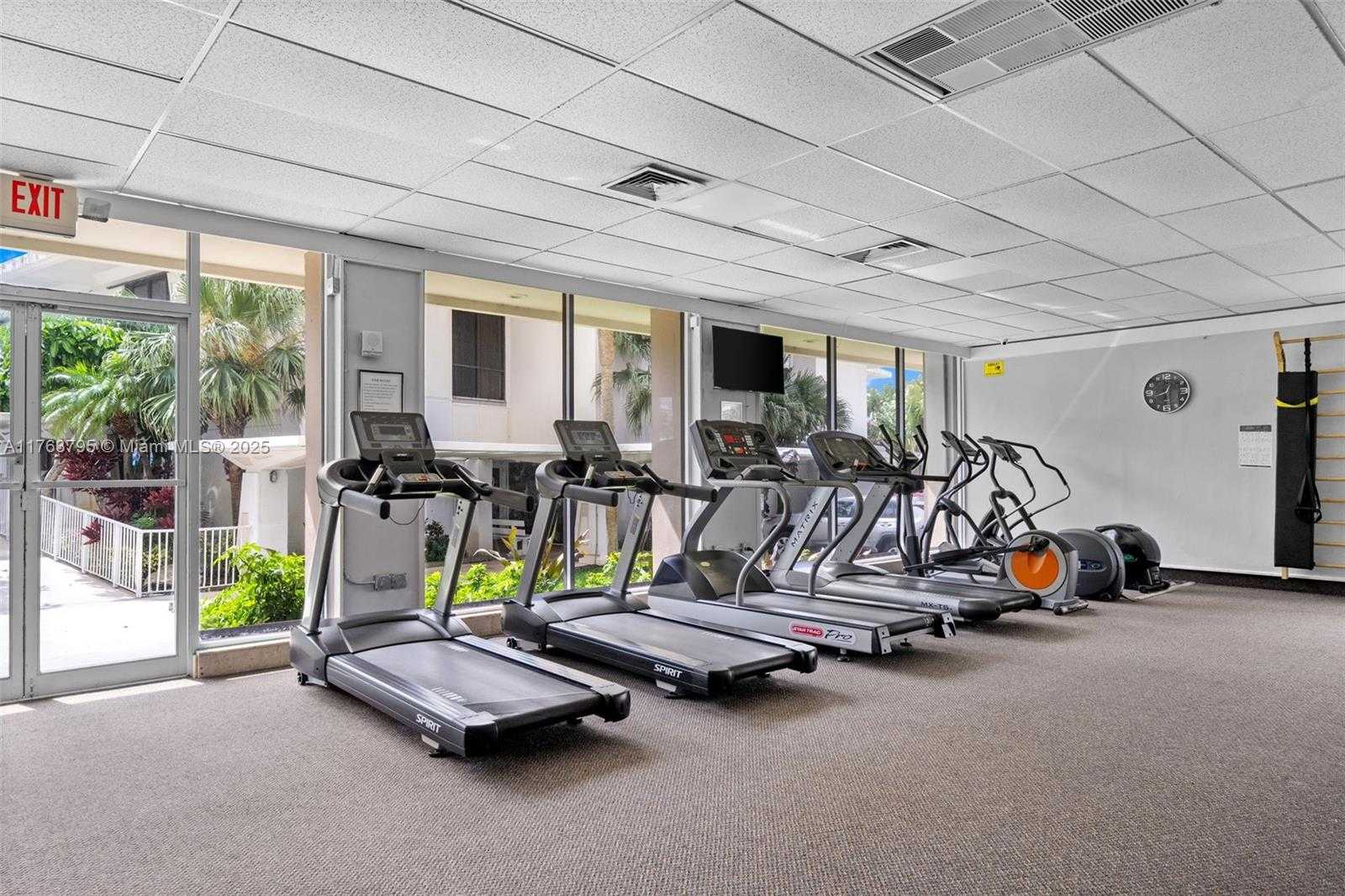 Small Image of 300 BAYVIEW DR #1910, Sunny Isles Beach Number 31