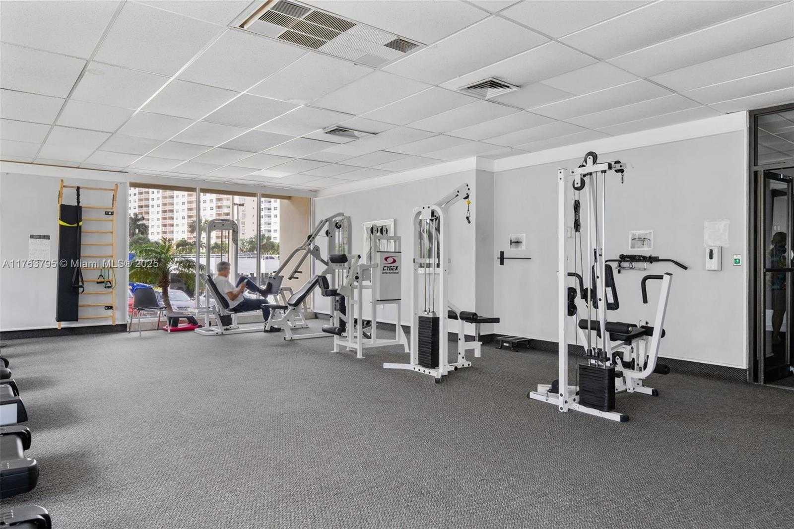 Small Image of 300 BAYVIEW DR #1910, Sunny Isles Beach Number 33