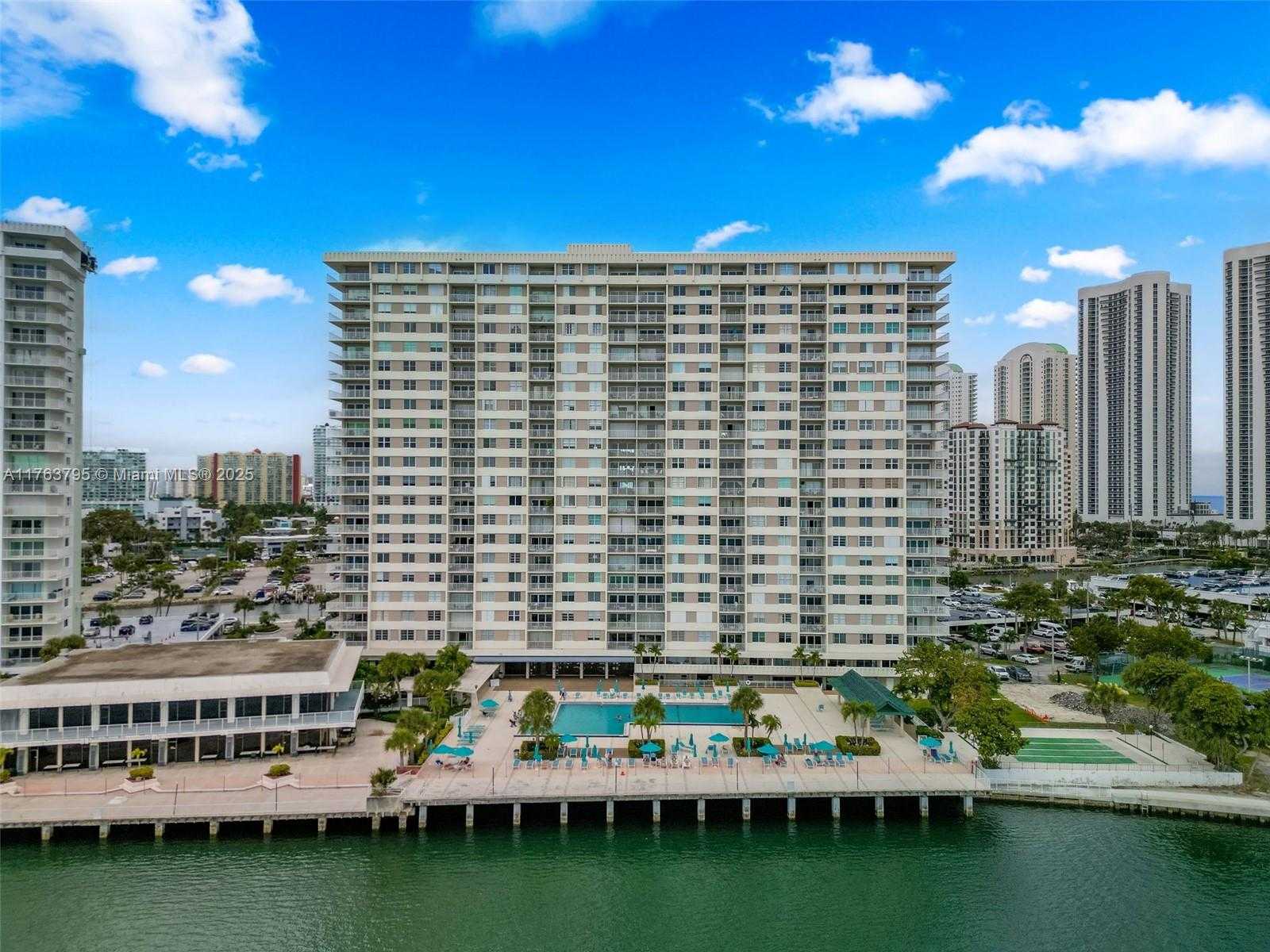 Small Image of 300 BAYVIEW DR #1910, Sunny Isles Beach Number 36