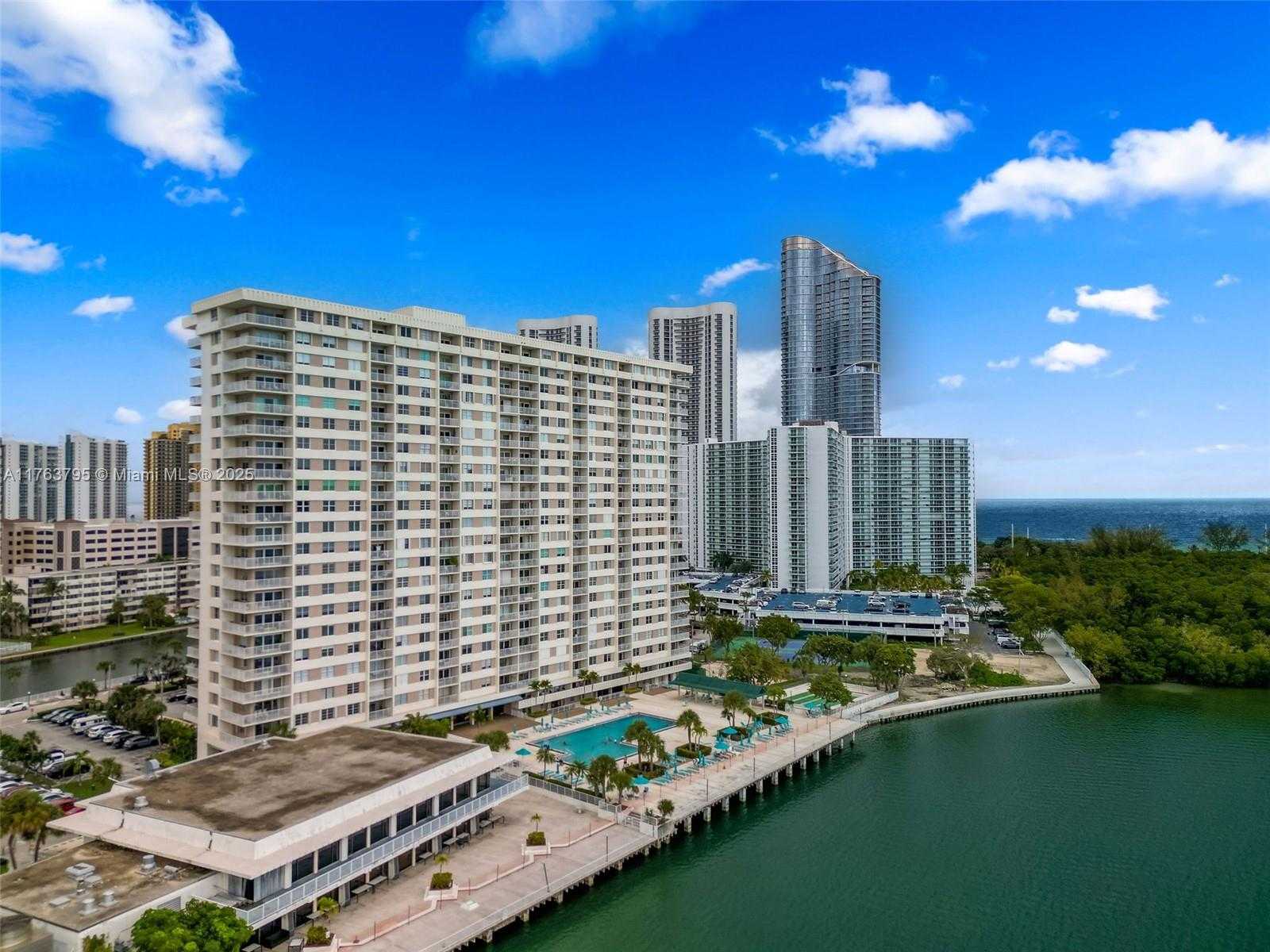 Small Image of 300 BAYVIEW DR #1910, Sunny Isles Beach Number 39