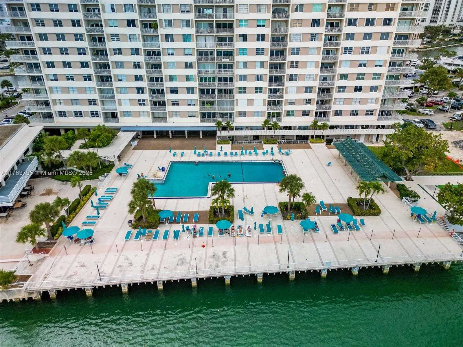 Small Image of 300 BAYVIEW DR #1910, Sunny Isles Beach Number 44
