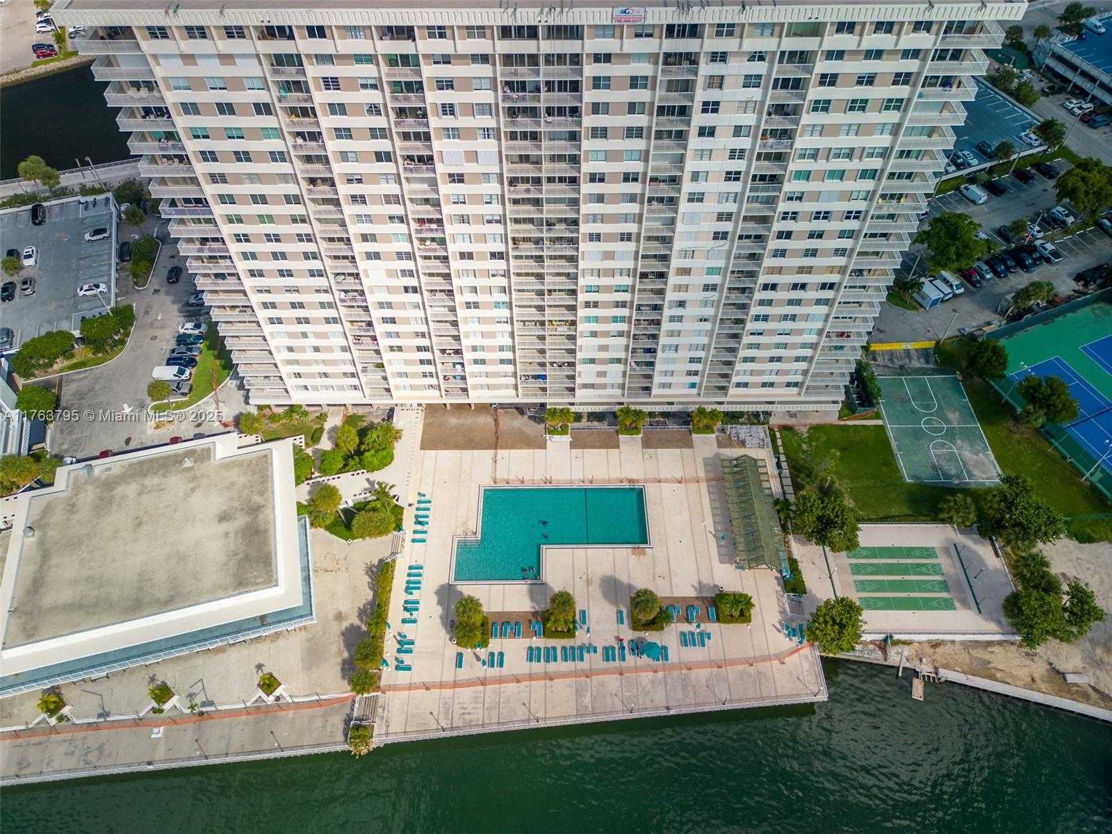 Small Image of 300 BAYVIEW DR #1910, Sunny Isles Beach Number 55