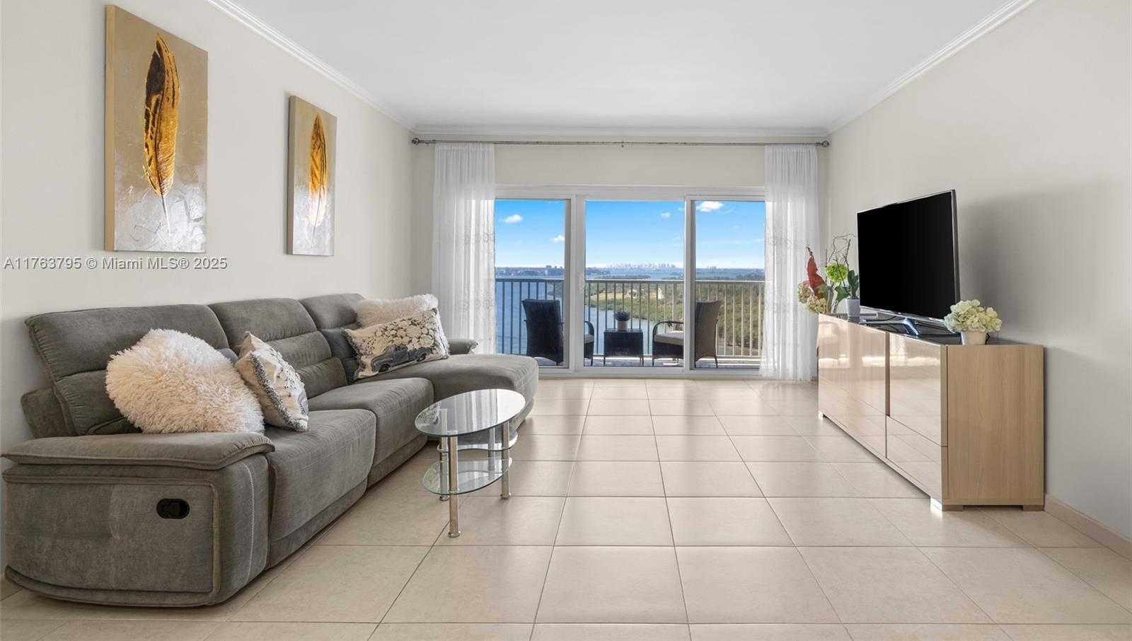 Small Image of 300 BAYVIEW DR #1910, Sunny Isles Beach Number 8