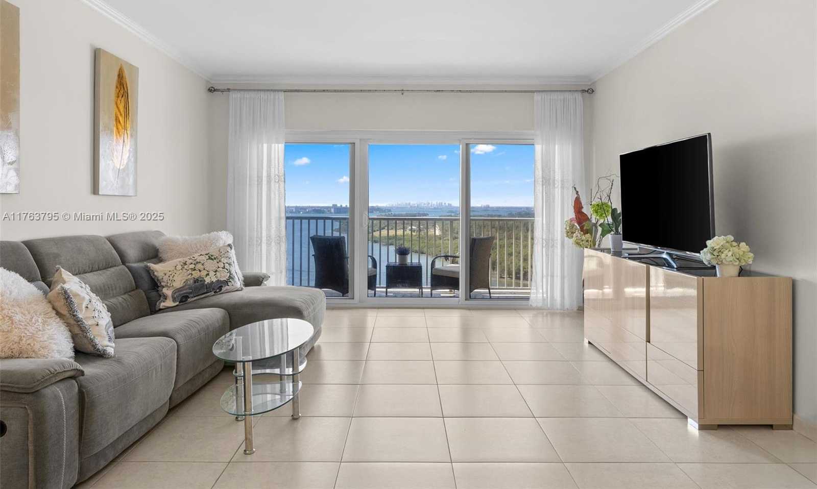 Small Image of 300 BAYVIEW DR #1910, Sunny Isles Beach Number 9