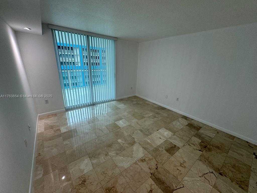 Small Image of 2101 BRICKELL AVE #1003, Miami Number 4