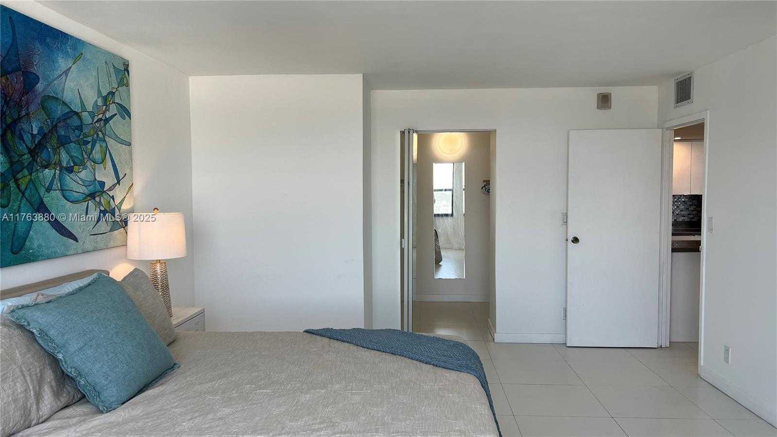 Small Image of 1800 COLLINS AVE #12B, Miami Beach Number 10
