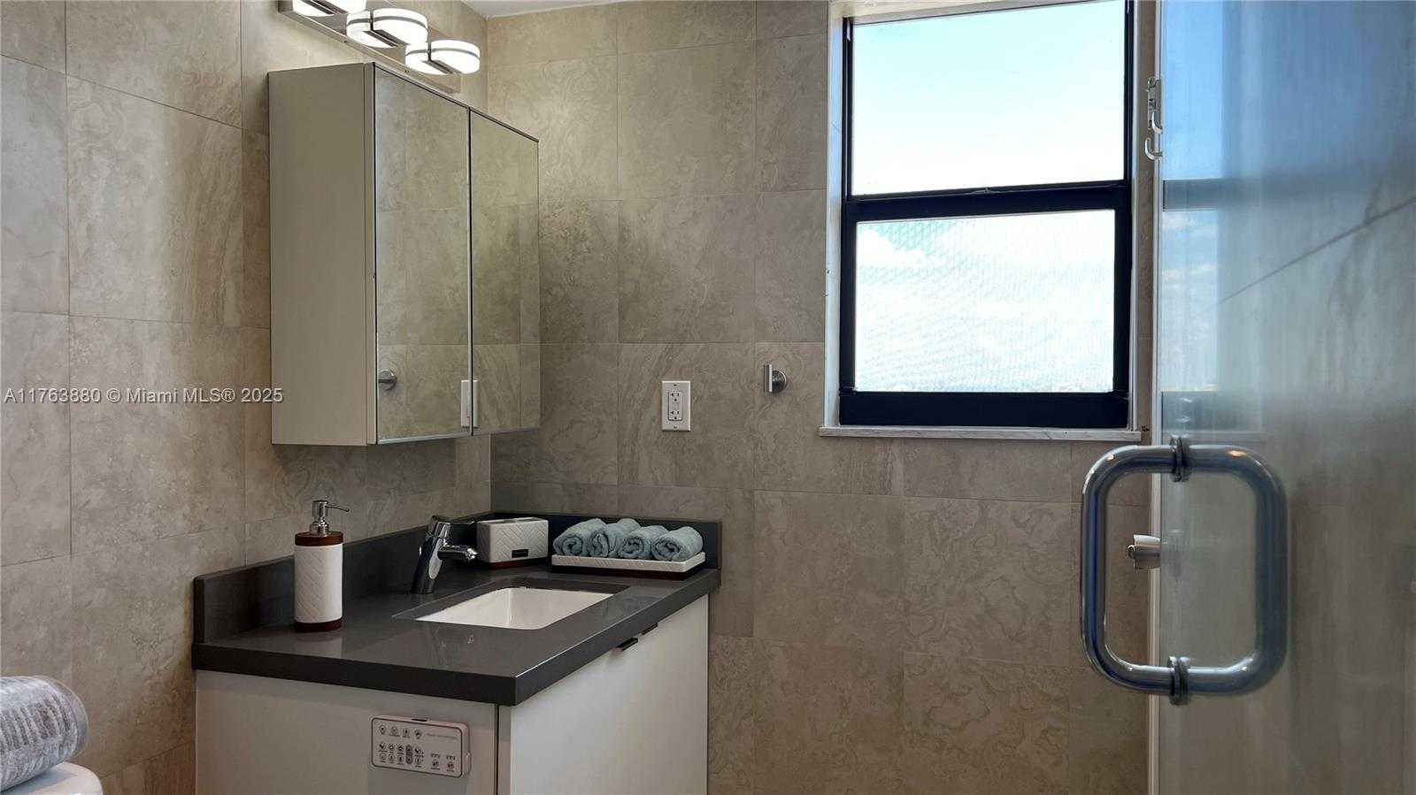 Small Image of 1800 COLLINS AVE #12B, Miami Beach Number 14