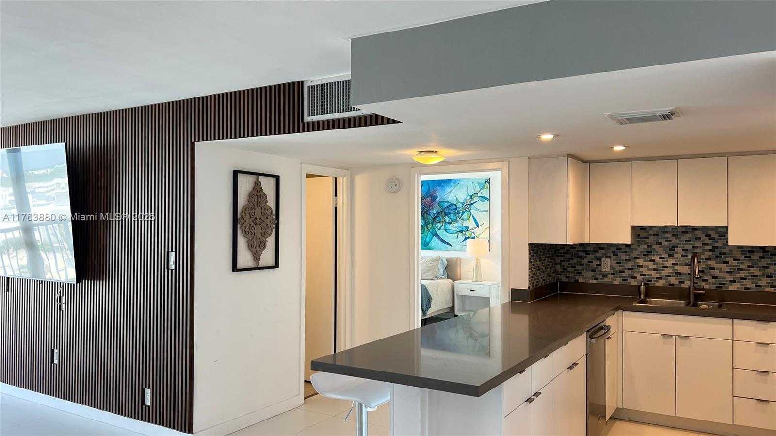 Small Image of 1800 COLLINS AVE #12B, Miami Beach Number 3