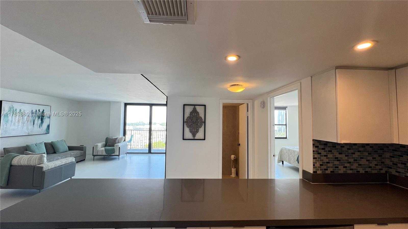 Small Image of 1800 COLLINS AVE #12B, Miami Beach Number 7