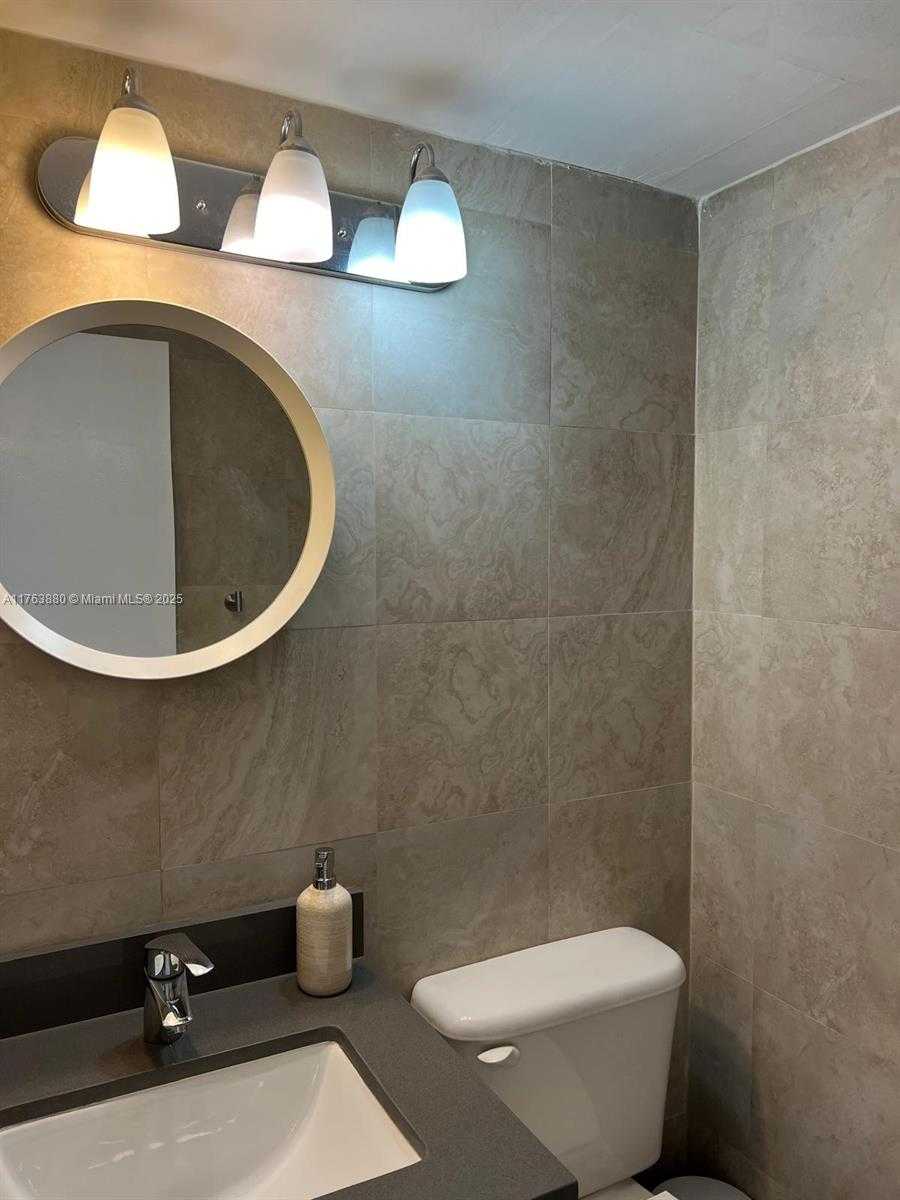 Small Image of 1800 COLLINS AVE #12B, Miami Beach Number 8