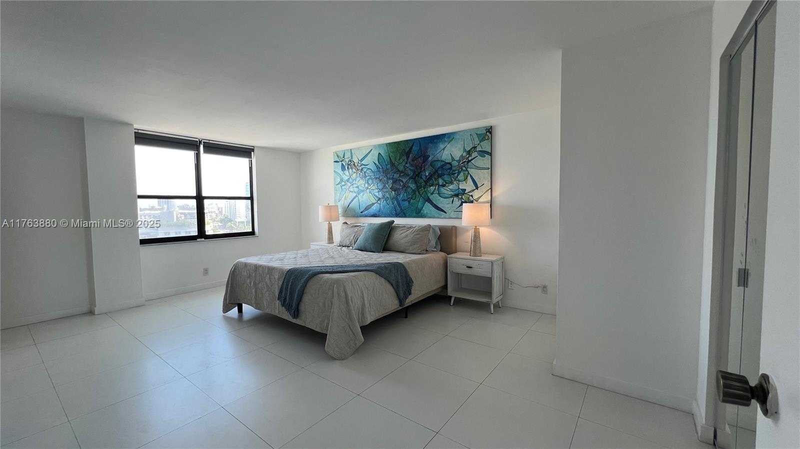 Small Image of 1800 COLLINS AVE #12B, Miami Beach Number 9