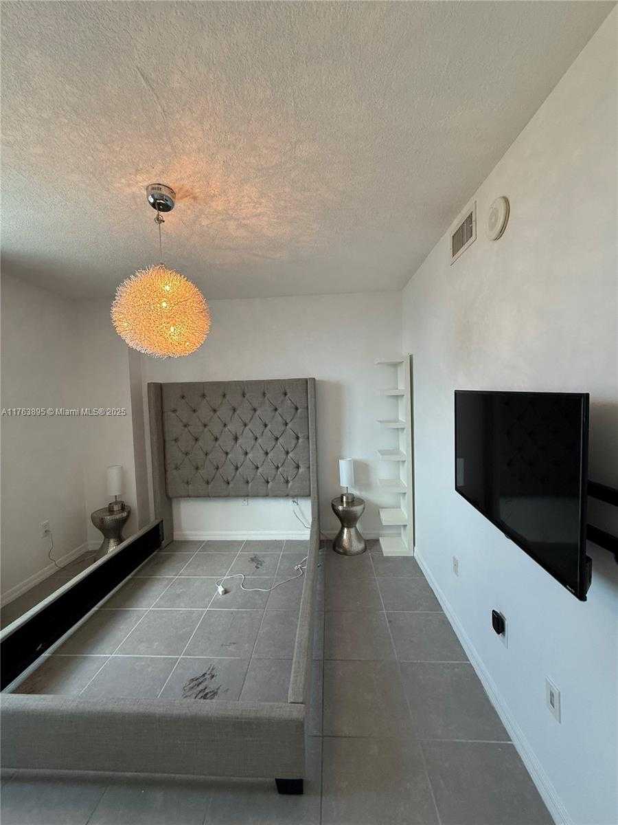 Small Image of 275 NORTH EAST 18 ST #2103, Miami Number 9