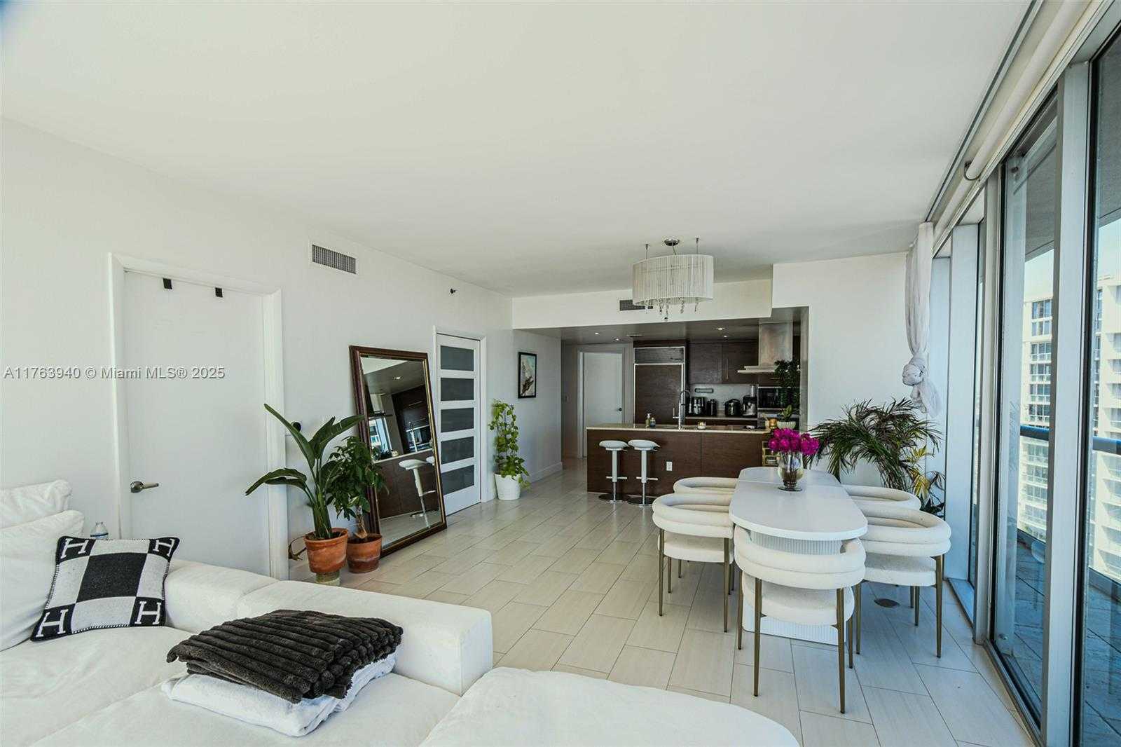 Small Image of 495 BRICKELL AVE #5102, Miami Number 16