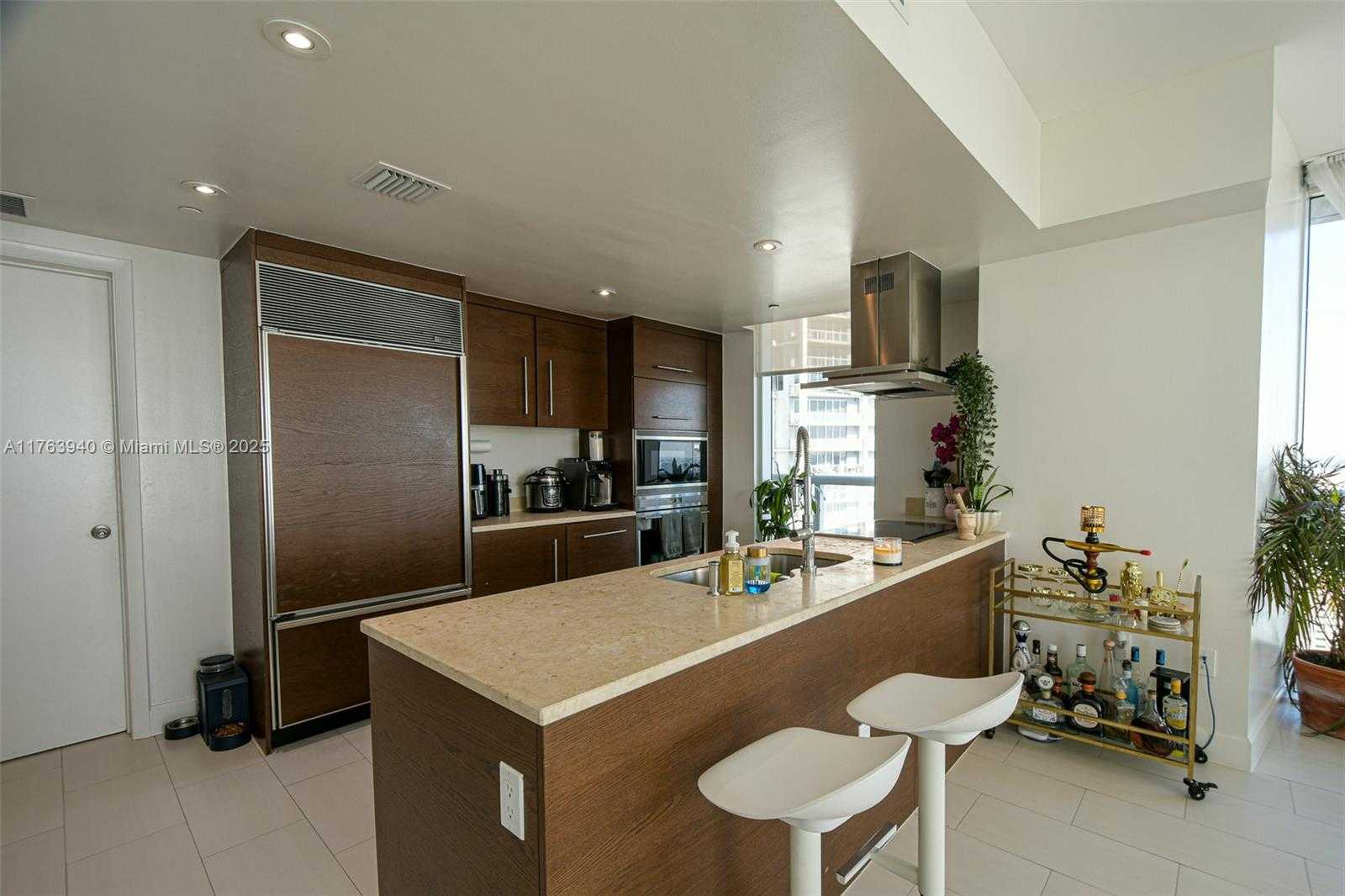 Small Image of 495 BRICKELL AVE #5102, Miami Number 8