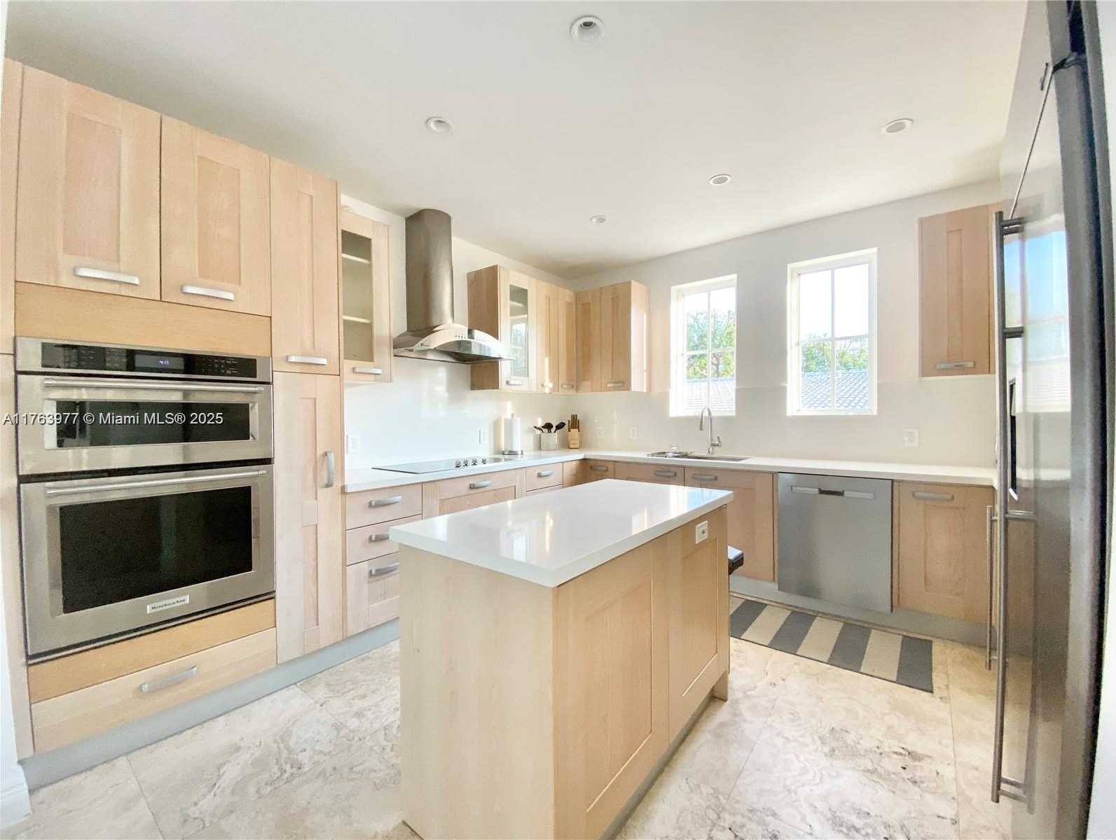 Small Image of 350 EAST WOODCREST, Key Biscayne Number 10