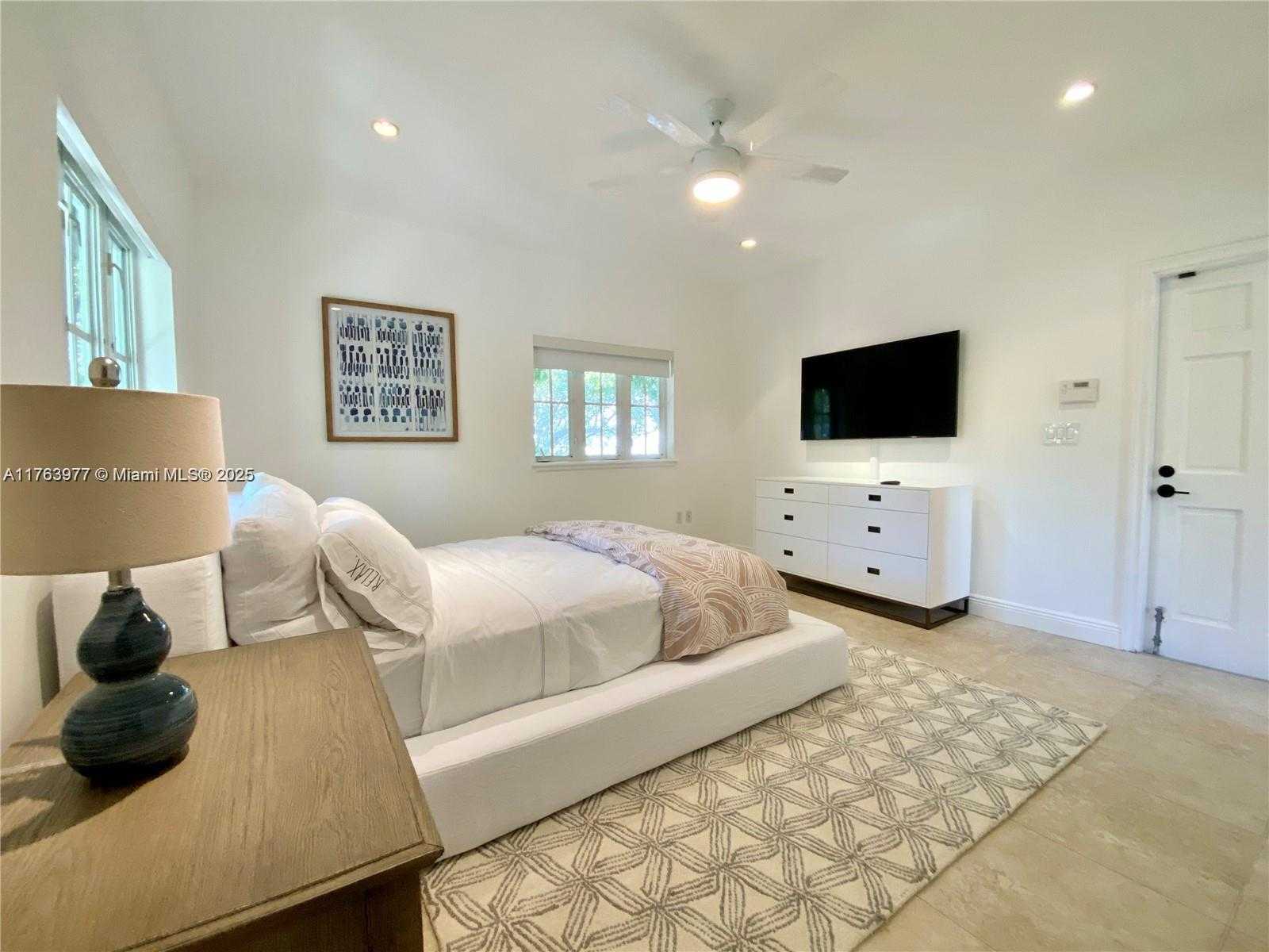 Small Image of 350 EAST WOODCREST, Key Biscayne Number 20